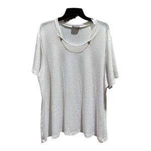 White Textured Short Sleeve Top w/ Decorative Chain Neckline – 2X